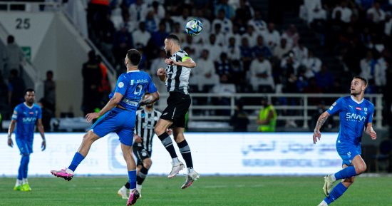 الهلال يتفوق على الشباب 3-1 في الشوط الأول بالدوري السعودي