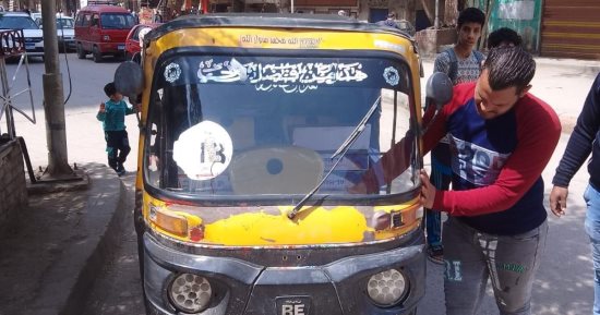 محافظة الجيزة تتحفظ على 10 مركبات توك توك تسير عكس الاتجاه خلال حملة بالمنيب