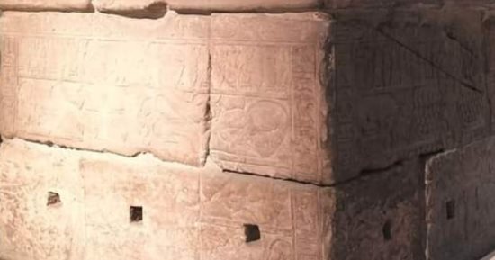 مقتنيات المتحف المصرى.. مذبح من الحجر الرملى يعود إلى عصر بطليموس