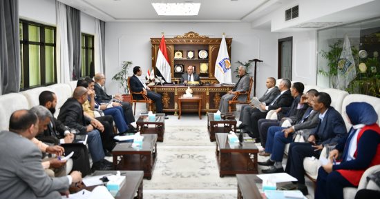 محافظ قنا يبحث سبل التعاون مع البنك الزراعي لدعم الأسر الأكثر احتياجا