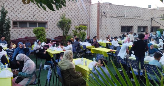 كلية الطب بجامعة بنها تقيم إفطارا جماعيا لمرضى الغسيل الكلوى.. فيديو