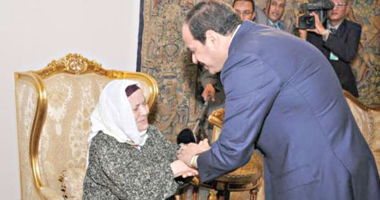 تنصيب الرئيس السيسى .. سنوات جَبر الخواطر.. 10 سنوات من محبة البسطاء والتفانى فى رعايتهم.. جولات رئاسية مستمرة ومواقف إنسانية تفوق الحصر والمكافحات على رأس الأولويات