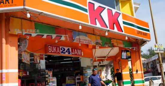 استهداف متاجر تبيع جوارب كتب عليها لفظ الجلالة بالقنابل الحارقة فى ماليزيا