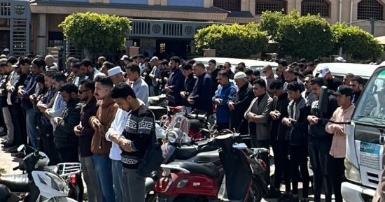 الحزن يعم بورسعيد.. دفن آخر ضحايا حادث الدهس.. صور