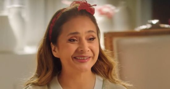 مسلسل فراولة الحلقة 8.. إنجى على تلجأ لنيللى كريم بعد خيانة زوجها.. والأخيرة تضايق صدقى صخر بتوظيف طليقته وبصورة مع ابنته.. ويهاجمها عبر إنستجرام.. وخبيرة الطاقة تكسب الرهان فى مليون جنيه تبرع لجمعية خيرية