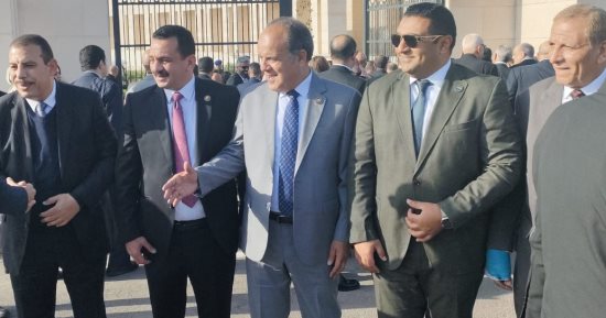 نواب وشخصيات عامة يصلون مجلس النواب تمهيدا لأداء الرئيس السيسى اليمين الدستورية