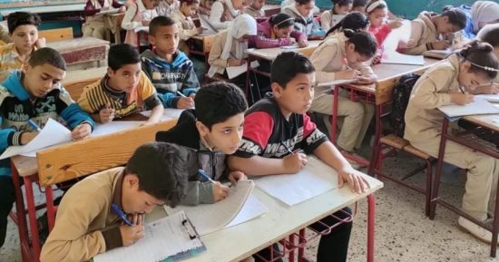 انتظام امتحانات شهر مارس لصفوف النقل بالمدارس.. صور