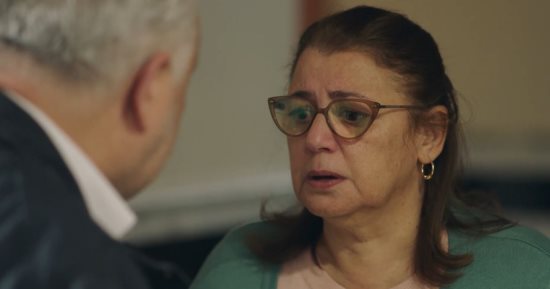 مسلسل مليحة الحلقة 9.. أشرف زكى يواسى زوجته والأخيرة ترفض العلاج بالكيماوى