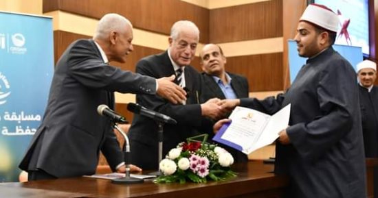 محافظ جنوب سيناء يسلم جوائز بمليون جنيه لحفظة القرآن الكريم