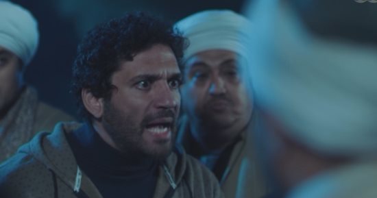 مسلسل محارب الحلقة 25.. حسن الرداد يعلم بمقتل شقيقه إبراهيم.. وينجح فى إخماد بحور الدم بين عائلة المحاربة.. الحاج مرزوق يعده بالوقوف معه في أزماته.. وإنجى تحاول قتل عنتر فى منزلها