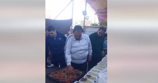 إعداد وجبات المعتكفين بكفر الشيخ في ليلة القدر  27 رمضان.. فيديو