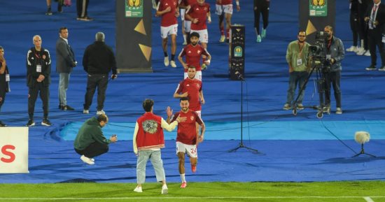 إمام عاشور يدعم الأهلي فى استاد القاهرة قبل مواجهة سيمبا.. صور