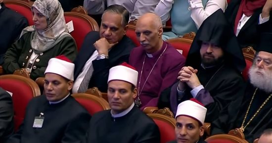 رئيس أساقفة الكنيسة الأسقفية يشارك باحتفالية ليلة القدر