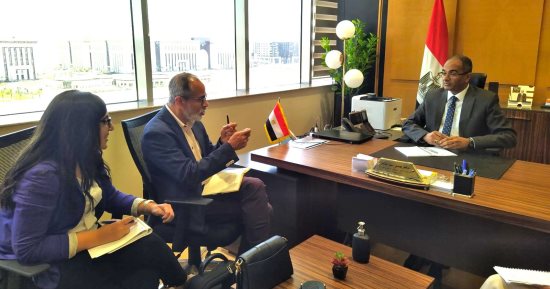 وزير الإسكان يتابع آليات التعاون مع البنك الدولى بمشروعات مياه الشرب والصرف