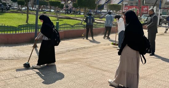 شباب الدقى يشاركون فى تجهيز ساحة مسجد مصطفى محمود لاستقبال المصلين بالعيد