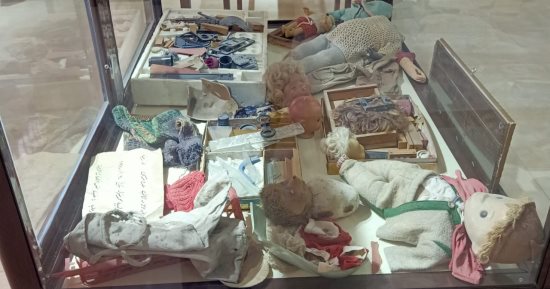 54 عاما على مذبحة بحر البقر.. متعلقات الأطفال الشهداء تعكس بشاعة العدوان