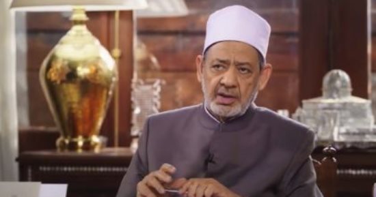 شيخ الأزهر: "حليم" من أسماء الله الحسنى يعنى ذا صفح لا يتسرع فى العقوبة.. و"الحلم" يتعلق بإسقاط العقوبة وليس بالتأخير.. وهناك فرق بين قواعد الحروب فى الإسلام وما يحدث بغزة.. ويوضح الحكمة فى حلم الله للصهاينة
