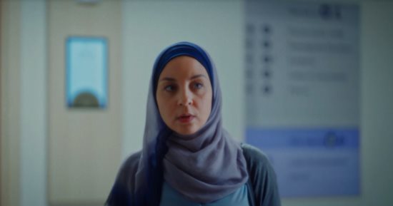 بدون سابق إنذار الحلقة 14.. ابنة الممرضة سحر تصل إلى مروان لإجراء تحاليل طبية