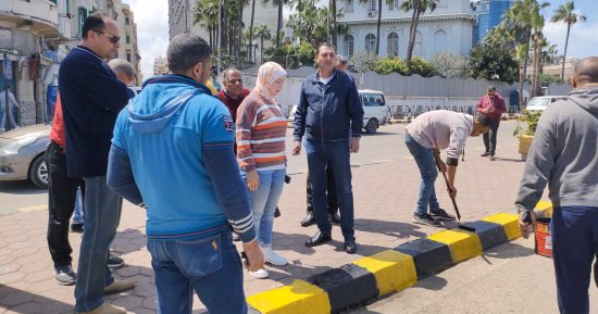 الإسكندرية جاهزة لخروجات العيد بدهان الأرصفة وتجميل الحدائق والكورنيش.. فيديو