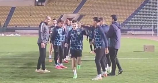 عبد الرحيم دغموم ينتظم فى تدريبات المصرى واستقبال خاص من اللاعبين