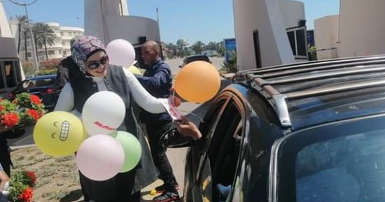 رأس البر تستقبل روادها فى أول أيام عيد الفطر بالزهور والبالونات