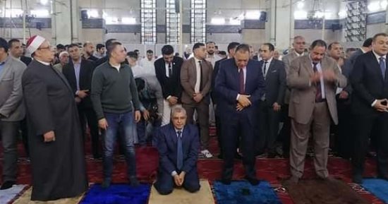 محافظ الشرقية والقيادات التنفيذية والأمنية يؤدون صلاة عيد الفطر