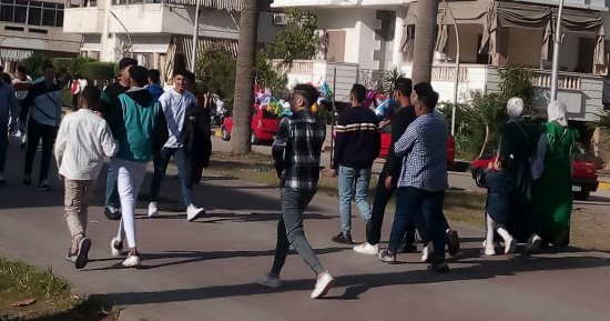الدمايطة يحتفلون بالعيد فى الشوارع والحدائق العامة.. فيديو