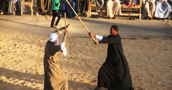 "العصاية" تحدى فرسان القبائل فى الصعيد خلال العيد