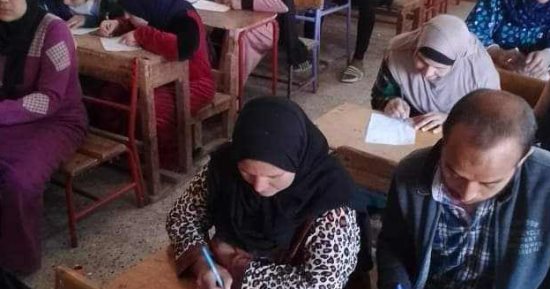 فتح 237 فصلا لمحو الأمية فى 3 مراكز بالمنيا