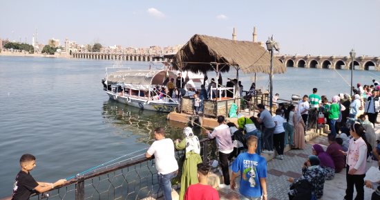 إقبال كبير من الأهالى على القناطر الخيرية فى عيد الفطر المبارك.. فيديو