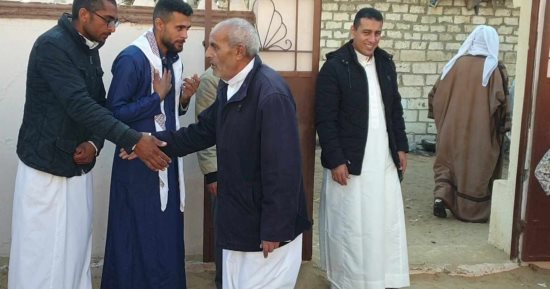بهجة العيد حاضرة بشمال سيناء.. الدواوين عامرة بالمهنئين والحدائق بالأطفال