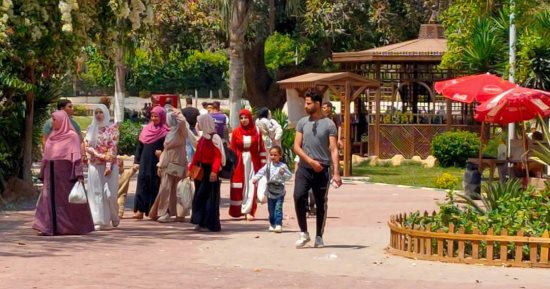 حدائق القناطر الخيرية تستقبل المواطنين للاحتفال بخامس أيام عيد الفطر.. صور