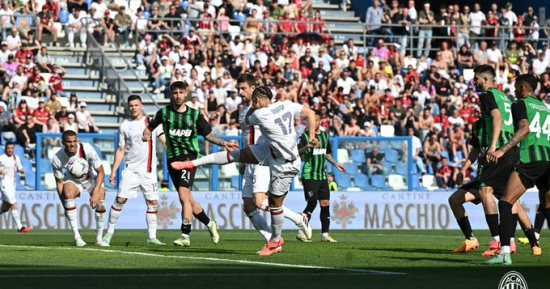ساسولو يخطف تعادلا مثيرا 3-3 أمام ميلان فى الدوري الإيطالي.. فيديو