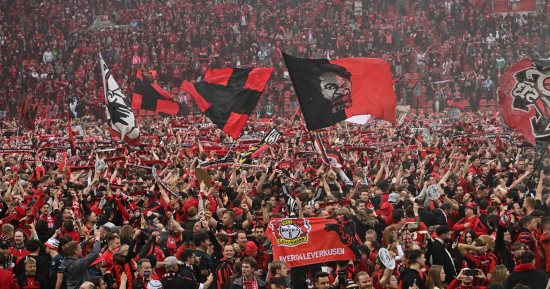 مشاهد من احتفالات لاعبى وجماهير باير ليفركوزن بلقب الدورى الألمانى