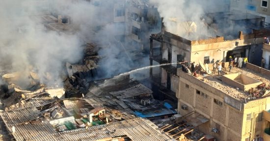 خسائر بالملايين.. تفاصيل 3 ساعات حريق بمول تجارى فى أسوان.. إصابة 10 حالات باختناقات.. المحافظ يتفقد الموقع ويوجه بحصر التلفيات وتعويض المتضررين.. ويؤكد: منظومة الإطفاء الجديدة حدت من امتداده.. فيديو وصور