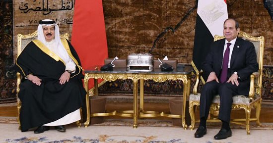 ملك البحرين: ناقشت مع الرئيس السيسى جدول القمة العربية فى مايو المقبل بالمنامة.. صور