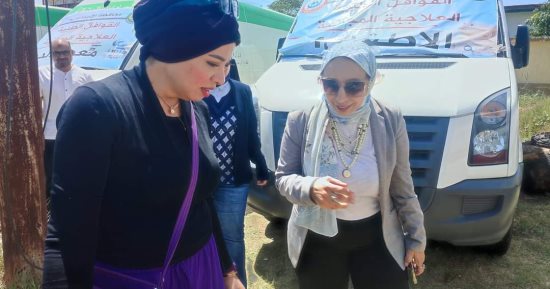 وكيل الصحة بالإسماعيلية تتفقد قافلة قرية الشهيد خيرى ضمن "حياة كريمة"