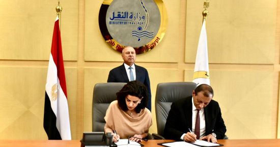 وزير النقل يشهد توقيع مذكرة بناء وتطوير وتشغيل ميناء برنيس البحرى