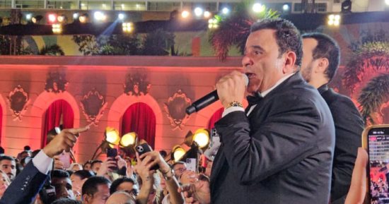 محمد فؤاد يغنى "يا أصلى" و"كامننا" فى حفل زفاف نجله