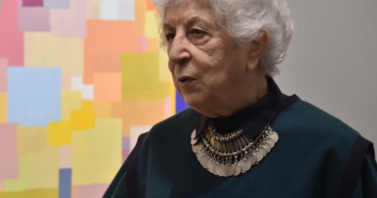 الفنانة الفلسطينية سامية الحلبى تحصد جائزة الأسد الذهبى فى بينالى البندقية