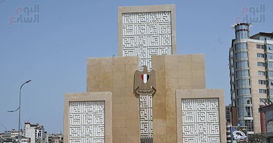 رئيس الوزراء يتفقد محطتى تحيا مصر 1 و2 بميناء دمياط