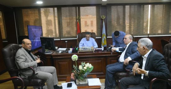 محافظ الغربية يلتقى أعضاء مجلس النواب لبحث مطالب المواطنين 