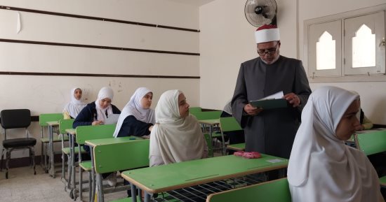 طلاب الشهادة الإعدادية الأزهرية يؤدون اليوم امتحاناتهم فى القرآن والاتصالات