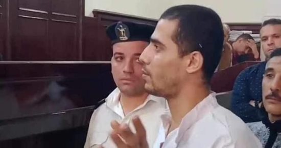 أول ظهور لمدرس الفيزياء المتهم بتقطيع طالب لـ3 أجزاء خلال محاكمته.. صور