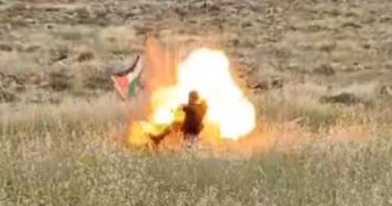 الاحتلال الإسرائيلى يصدر تعليمات بعدم إزالة أعلام فلسطين خوفا من تفخيخها