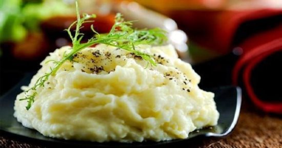 طريقة عمل البطاطس البوريه بالصوص الأبيض والسمن البلدي 