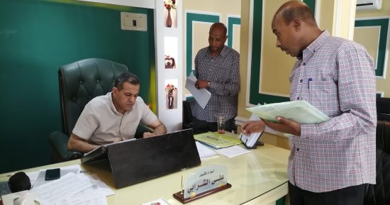 مدينة الأقصر تتلقى شكاوى المواطنين لبحث حلها ضمن لقاء اليوم المفتوح.. صور