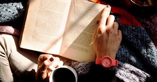 اليوم العالمي للكتاب.. 4 أبراج بتحرص على قراءة الكتب طول الوقت