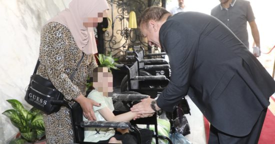 محافظ المنوفية يسلم كراسى متحركة ومساعدات عينية لذوى الهمم