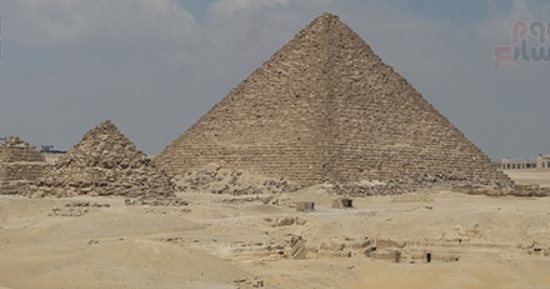 صورة وحكاية.. أهرامات الجيزة إحدى عجائب الدنيا السبع